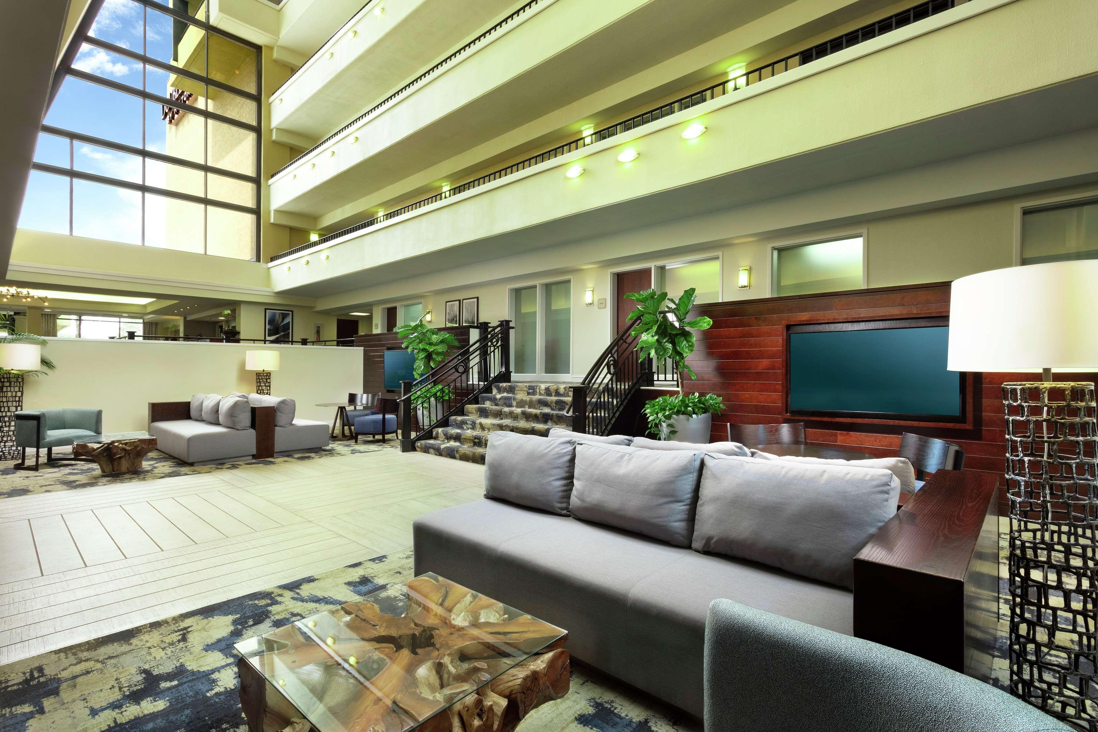 Doubletree By Hilton Hotel Columbia Exterior photo
